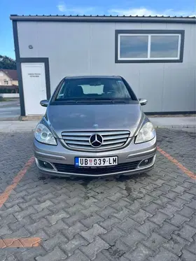 Mercedes-Benz B 200