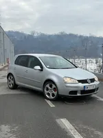Volkswagen Golf 5 2004 god. Dizel 4300 € 1