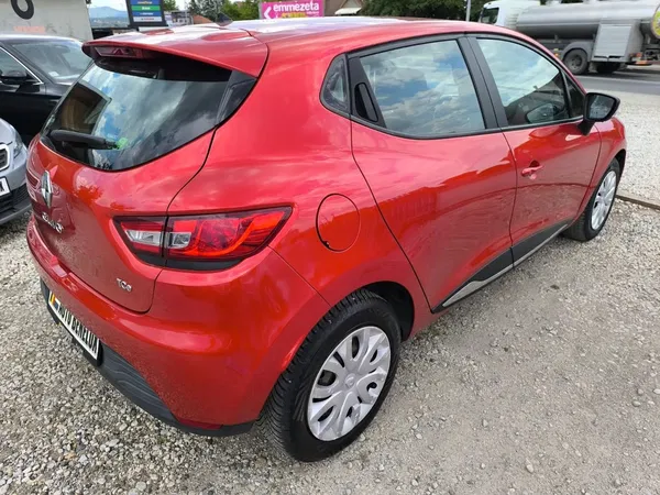 Renault Clio 0.9 TCE 2014 god. Benzin 5950 € 4