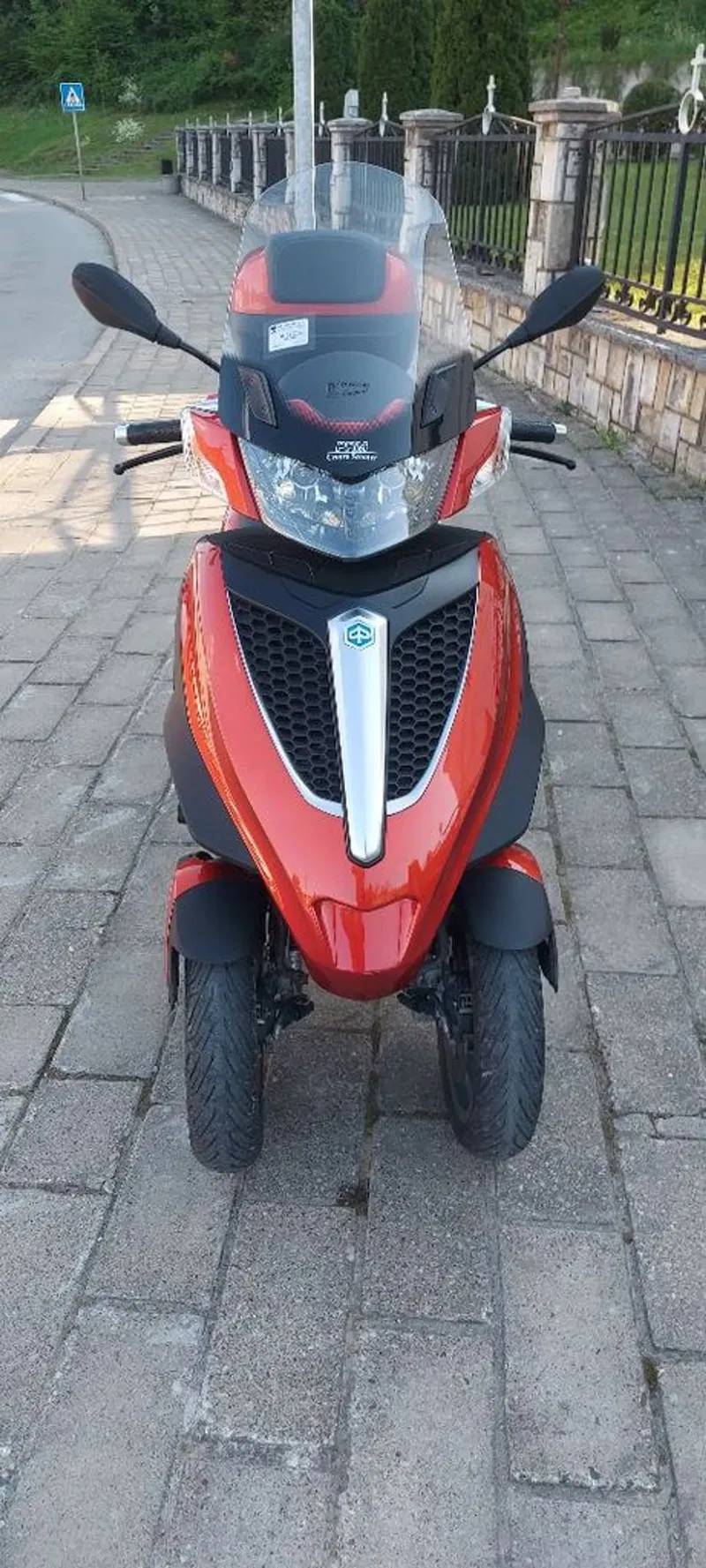 Piaggio MP3 YOURBAN 300 ie 2011 god. 3590 € | Prodajem Auto