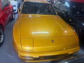 Porsche 944